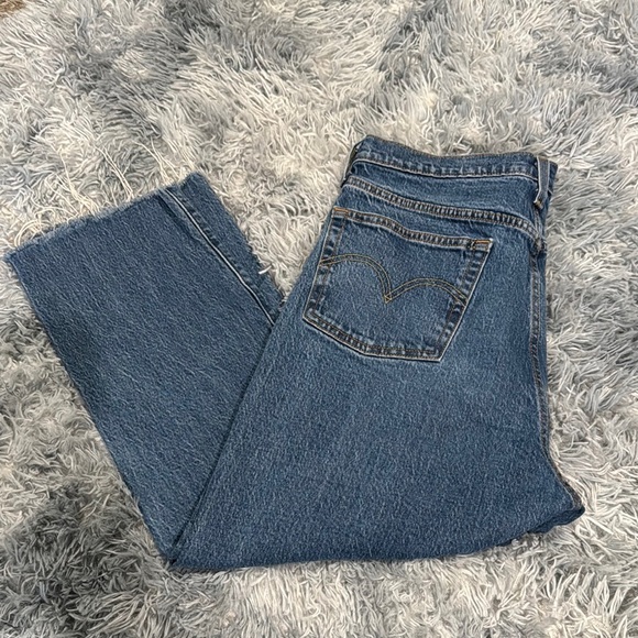 Levi's CAPRI Blue Denim Jeans with Signature Patch - Picture 4 of 12